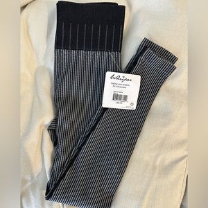 NWT Whisper Active Ribbed Black and Grey Leggings in Size Small